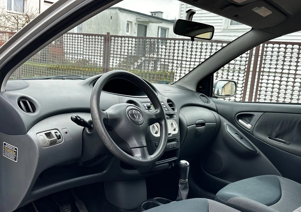 Toyota Yaris cena 5900 przebieg: 270256, rok produkcji 2004 z Koprzywnica małe 79